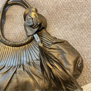 Elegant Gold Handbag with Floral Accent